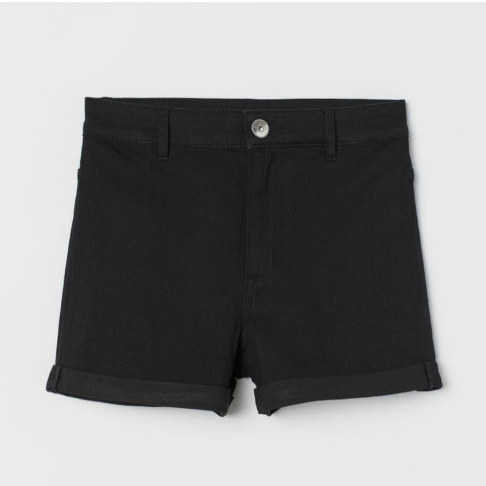 H&M Divided black High Waist Twill Shorts with cuff, size 6
